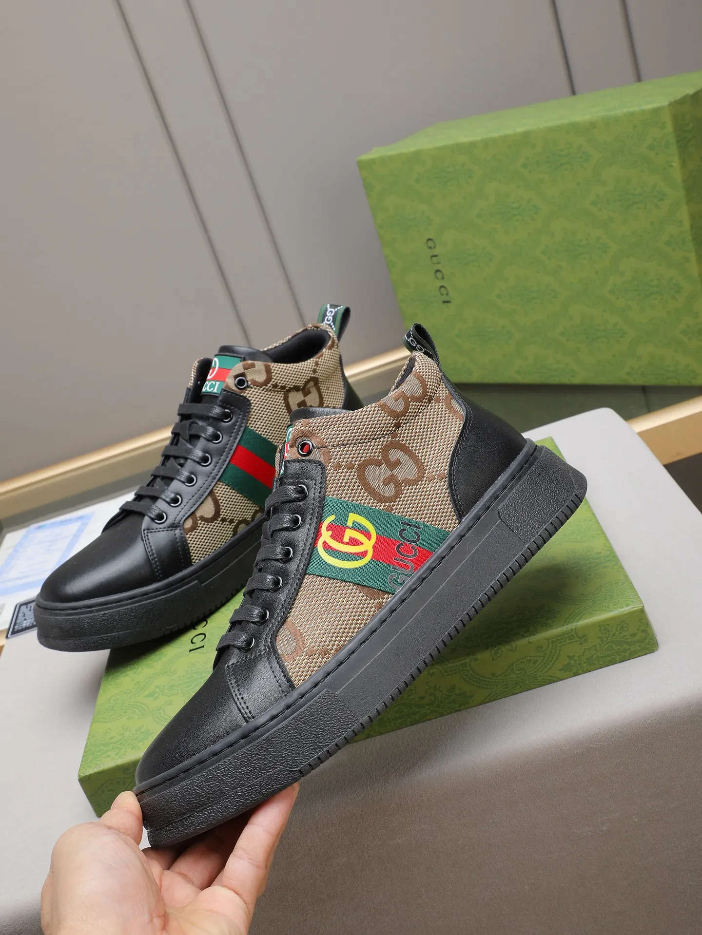 💶PP420 [GUCCI] Men’s classic Gucci high-top casual shoes. The uppers are made of imported cowhide from Italy and mesh lining. They are fine in workmanship and high-end. Has a fashionable and exemplary look. Original rubber wear-resistant and anti-slip outsole. Code number: 38-45 (45 is customized)